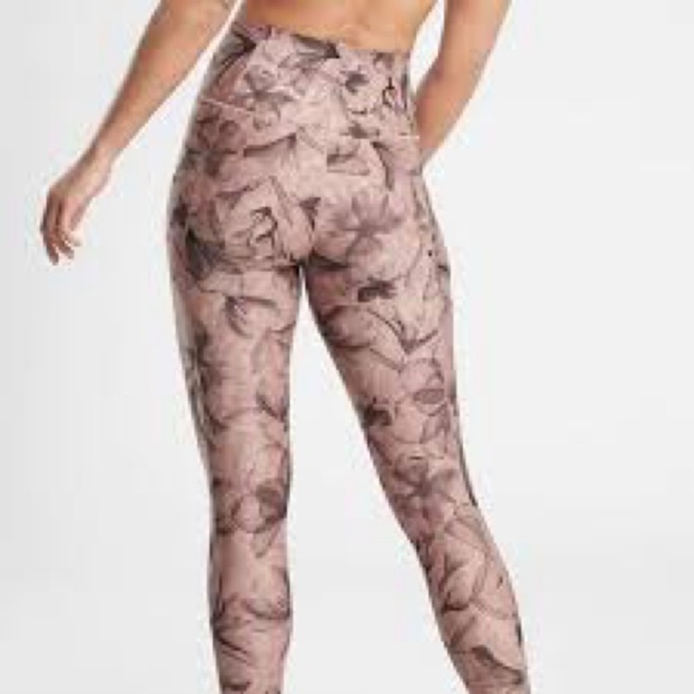 Athleta salutation stash pocket legging 7/8 workout size medium pant